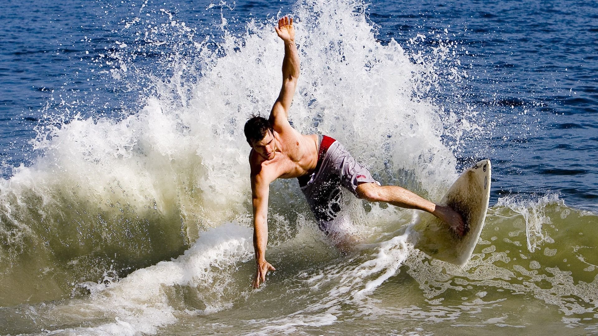 九游官网入口-王哲林内线统治力助上海队强势逆袭，王哲林来上海